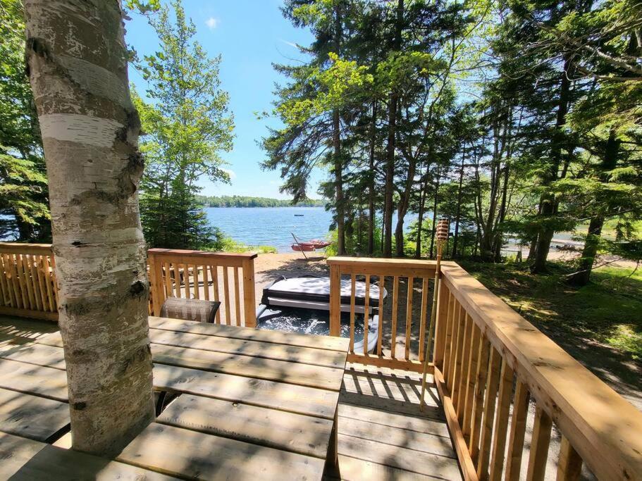 Leland'S Lakehouse 울프빌 외부 사진