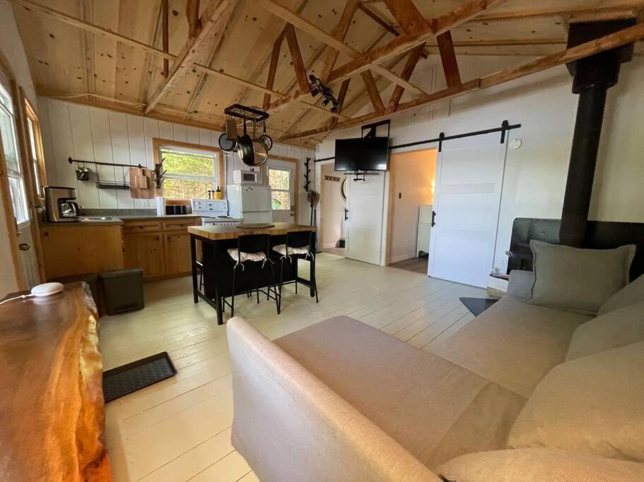 Leland'S Lakehouse 울프빌 외부 사진