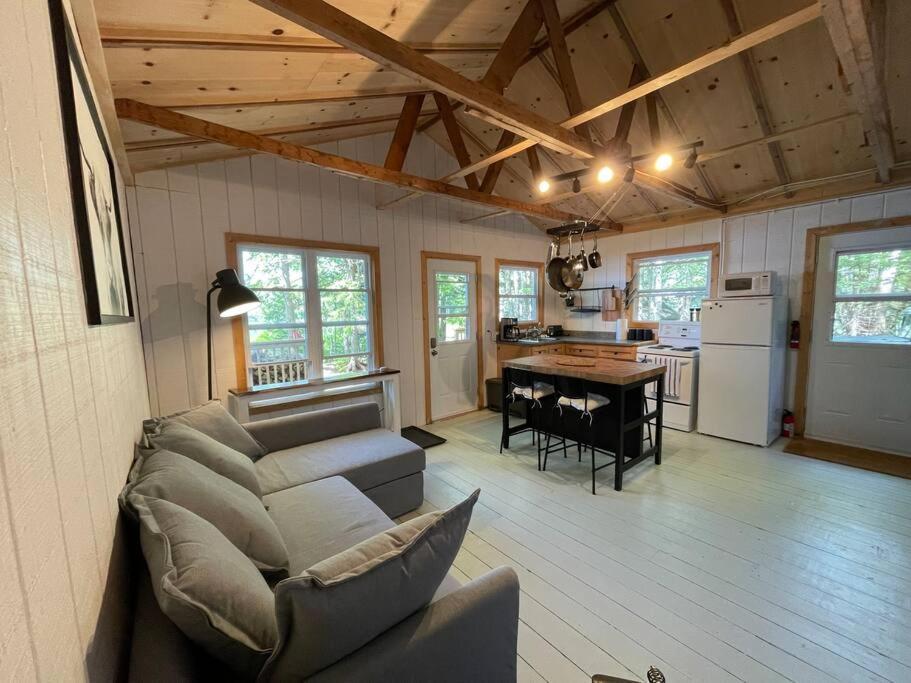 Leland'S Lakehouse 울프빌 외부 사진